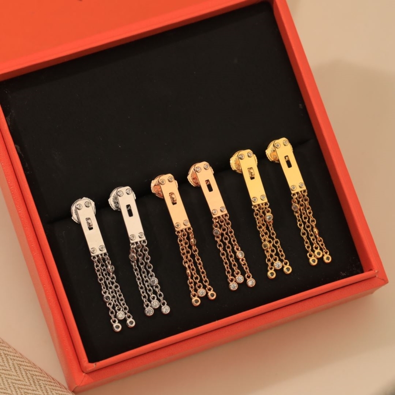 H**me5 earrings